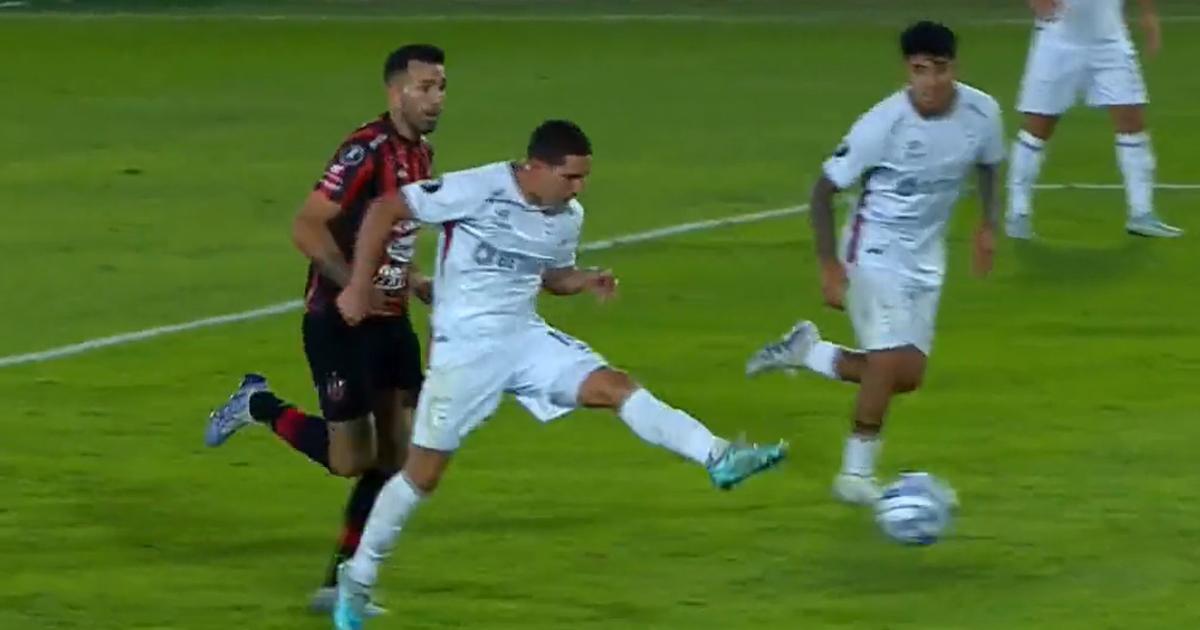 (VIDEO) Pared y definición con clase: Así fue el gol de Martínez para el empate de Melgar