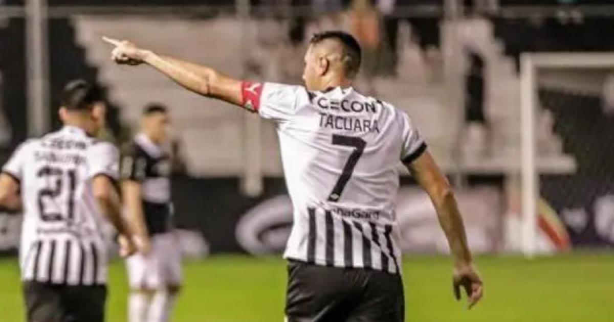 Llega motivado. Libertad superó por 1-0 a Olimpia y se coronó campeón del torneo Apertura en Paraguay a falta de tres fechas para culminar el campeonato.  El gol del triunfo fue anotado por Óscar Cardona de penal a los 19 minutos, con lo que se enfoca en el duelo ante Alianza Lima.  Con este resultado, el equipo guaraní sumó 47 puntos y le sacó diez unidades a su más cercano perseguidor, Cerro Porteño.  El duelo ante los dirigidos por Guillermo Salas será este martes 23 de mayo a las 9 pm (hora peruana) por