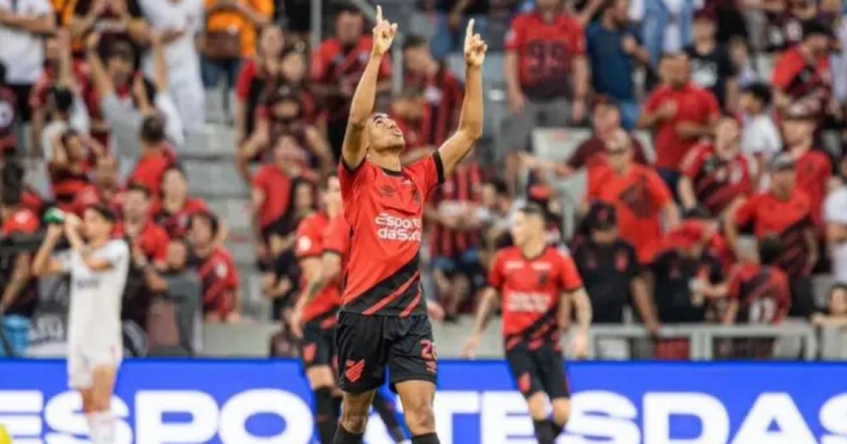 Atletico Paranaense superó 2-1 a Flamengo por la fecha 4 del Brasileirao