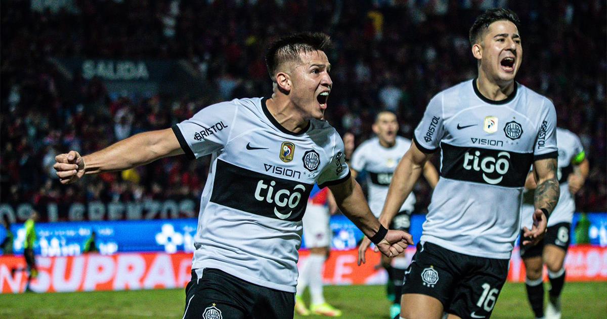 Olimpia rescató un empate al último minuto ante Cerro Porteño en el clásico paraguayo
