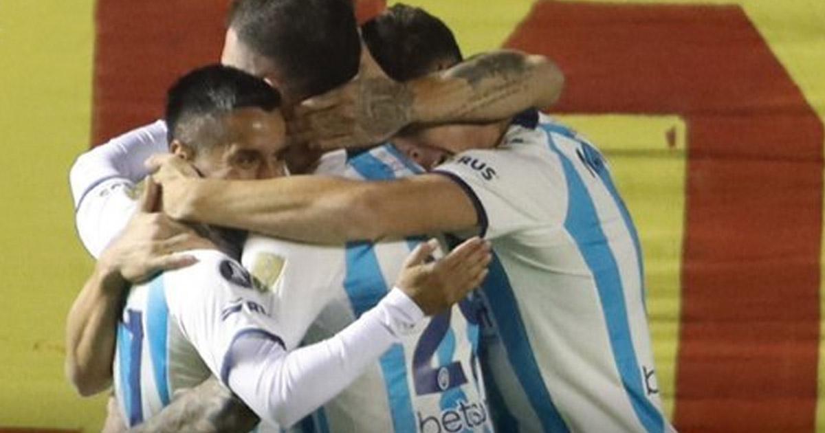 Racing, de Guerrero y Cabellos, ganó y acaricia los octavos en la Libertadores
