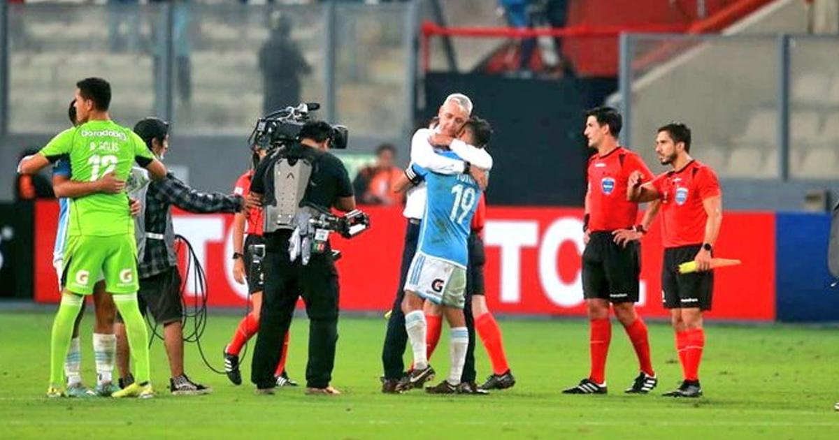 ¡Venga ese abrazo! Nunes y Yotún celebraron el triunfo ante The Srongest