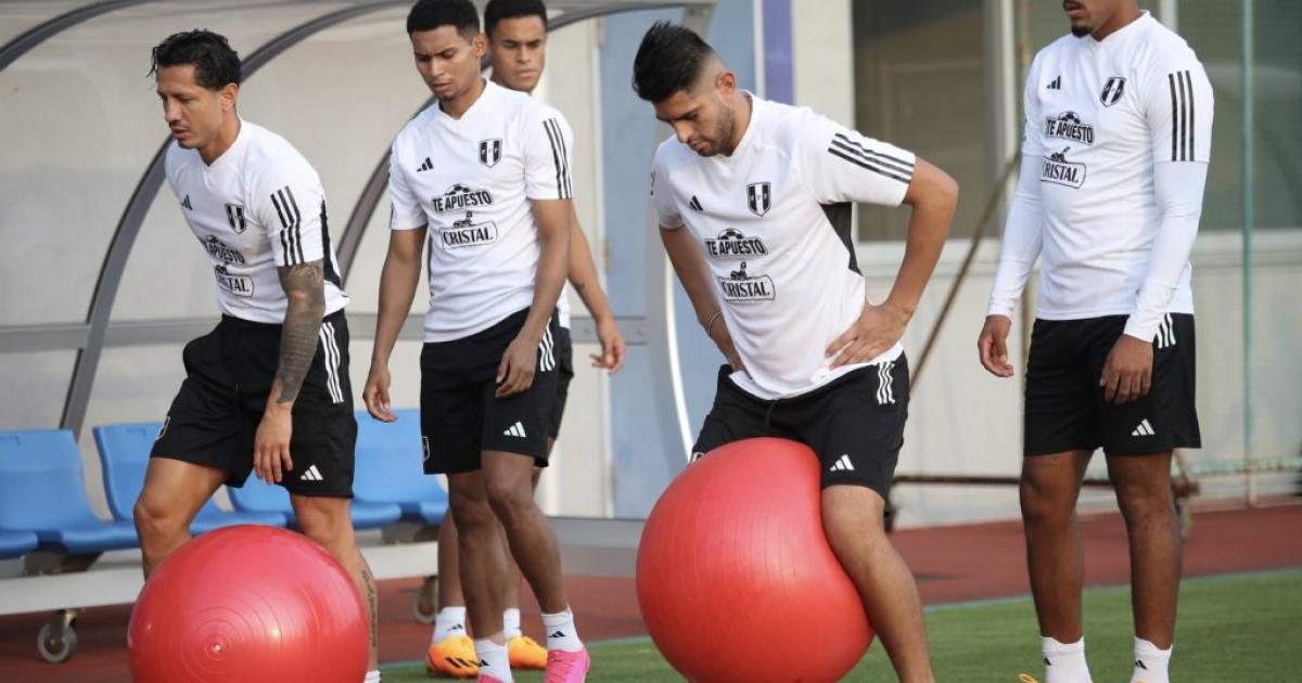 (FOTOS) Selección cumplió séptima práctica en Asia y reconocerá este lunes el Panasonic Suita Stadium 