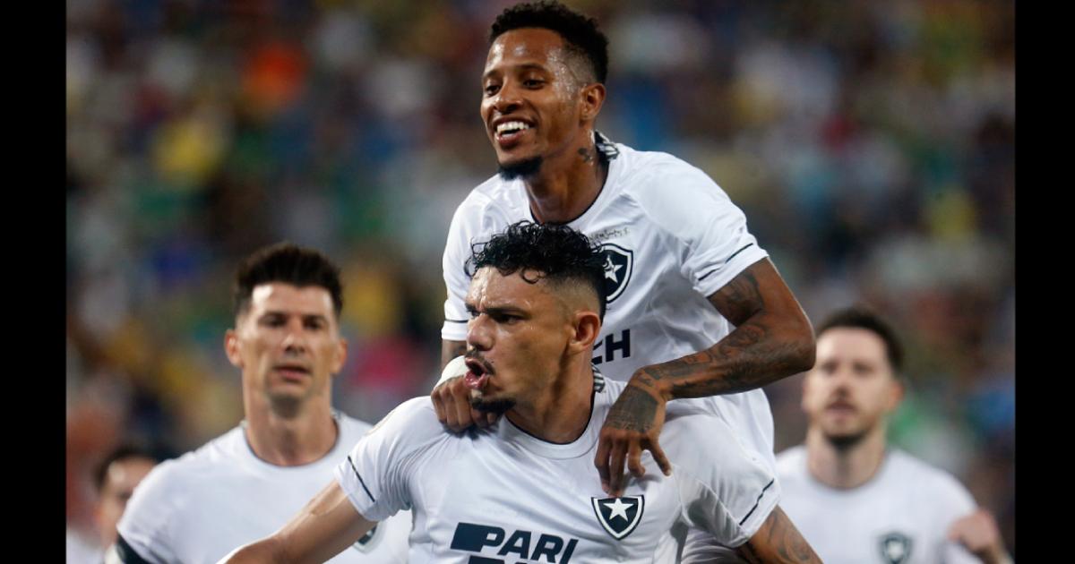  (VIDEO) Botafogo ganó a domicilio y se afianzó en la cima de Brasil