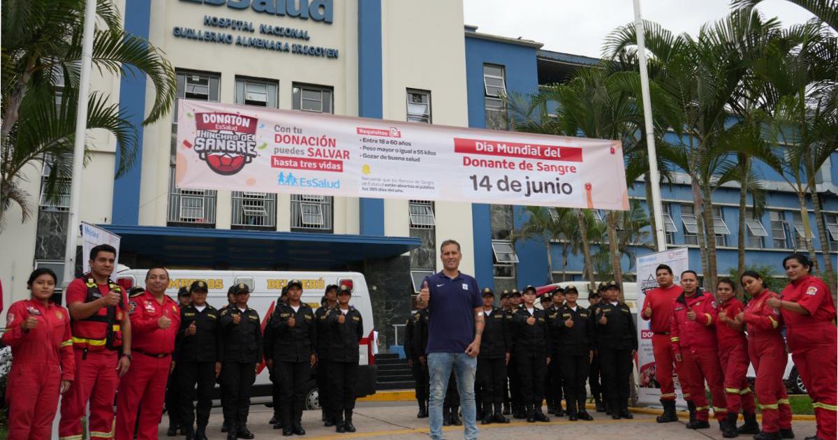 Butrón y Sotil fueron parte de la donación de sangre en el "día Mundial del donante" en Essalud Almenara