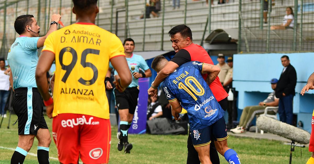 Aucas despidió a César Farías por golpear a dos jugadores rivales