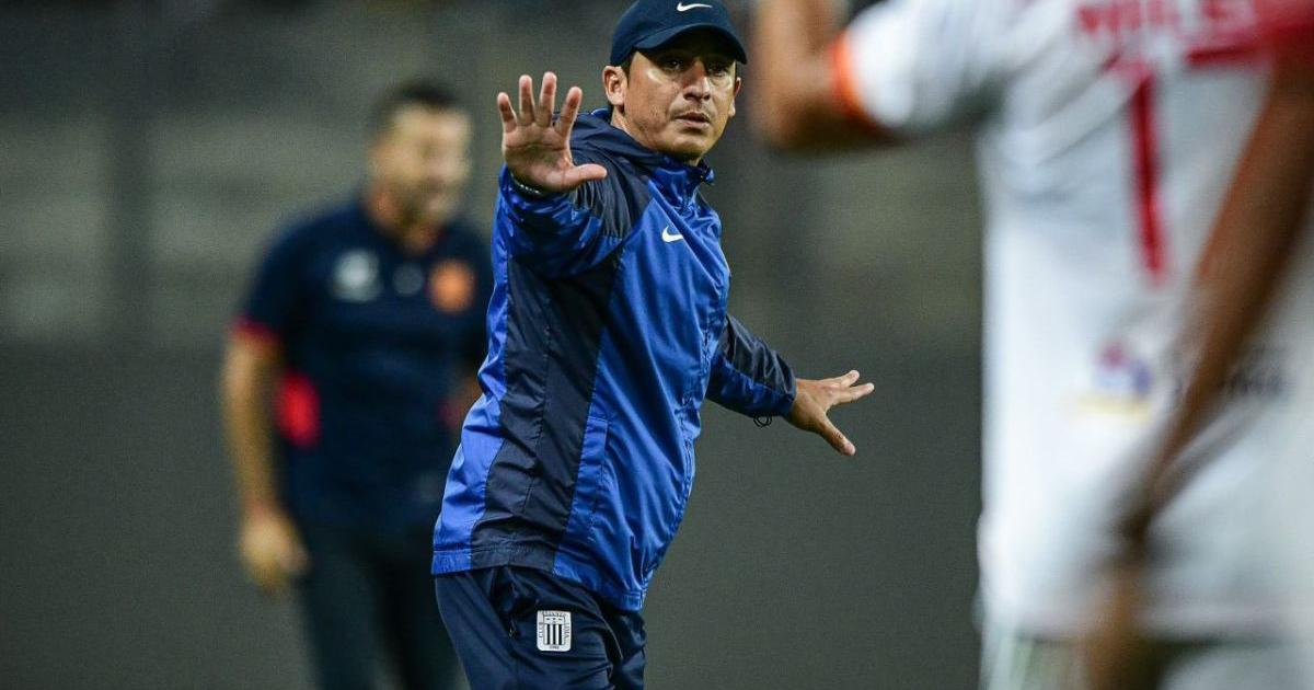 Salas: "Ayuda el VAR, pero me parece que también mejorar la calidad del campo de juego a nivel nacional"