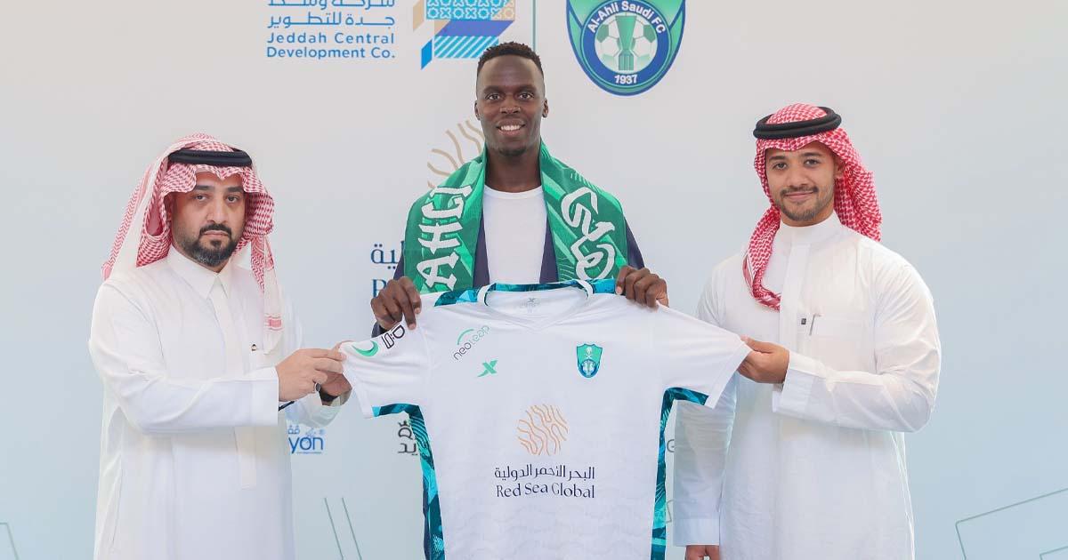 Otra salida de Chelsea: Mendy firmó por Al Ahli de Arabia Saudita