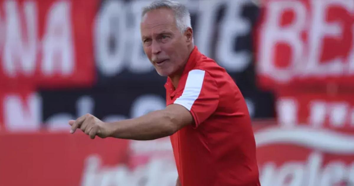 ¡Agarró el timón!  Adrián Taffarel entrenó por primera vez con la Academia Cantolao 