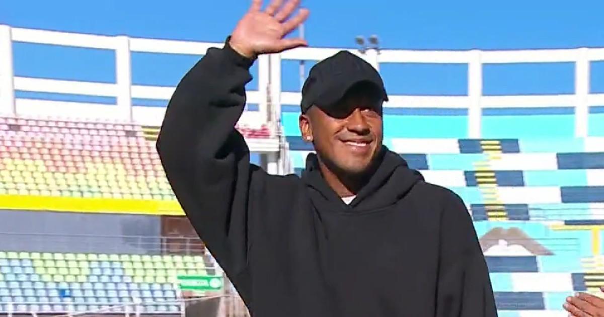 Renato Tapia es espectador de lujo en el partido entre Cusco FC y UTC