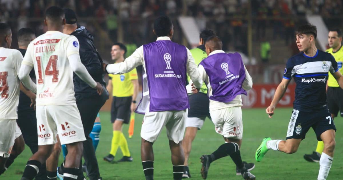 (VIDEO | FOTOS) Escándalo Monumental: Hubo batalla campal al término del juego