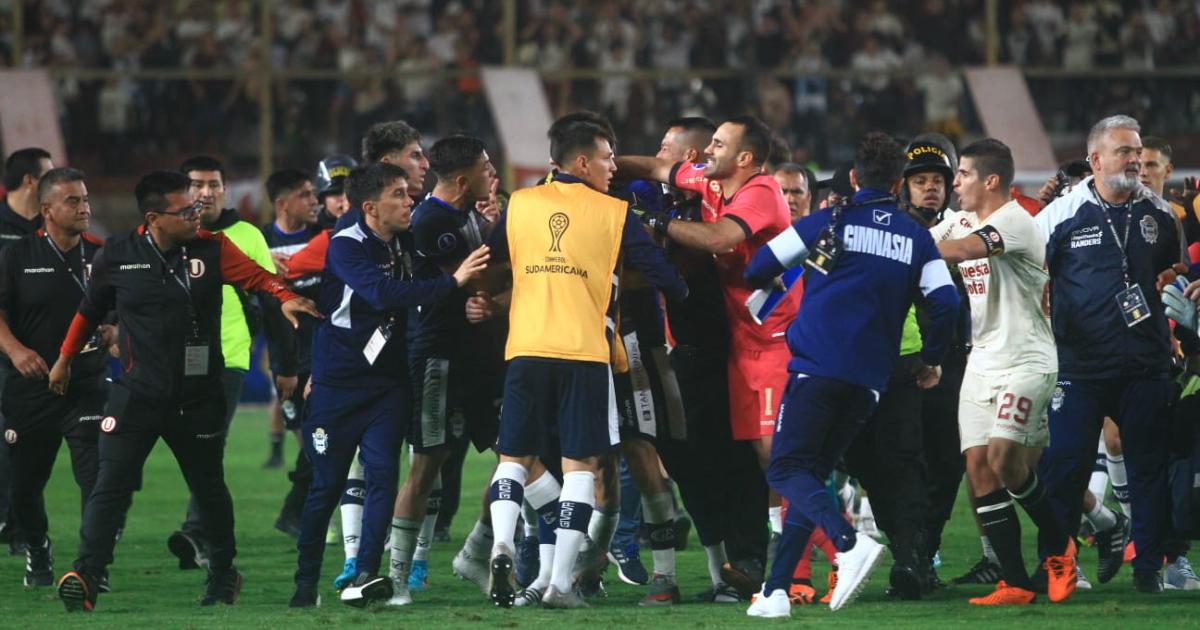 (VIDEO | FOTOS) Escándalo Monumental: Hubo batalla campal al término del juego