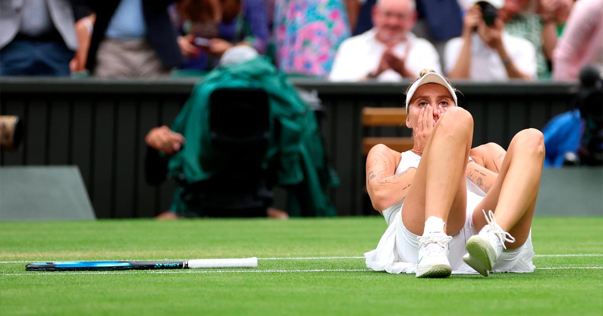 (VIDEO) Checa Vondrousovase se coronó en Wimbledon tras vencer en la final a Jabeur 