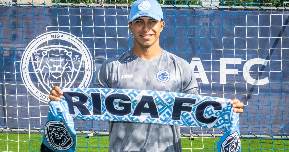 (FOTOS) ¡Click! Luis Iberico ya se luce con su nueva camiseta del Riga FC