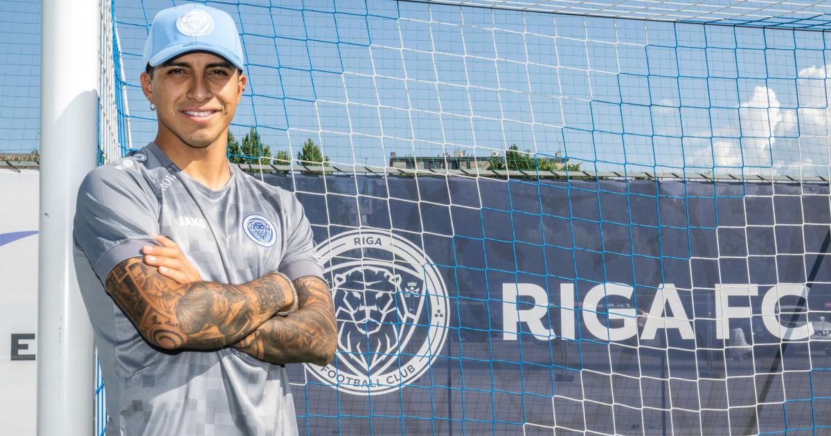(FOTOS) ¡Click! Luis Iberico ya se luce con su nueva camiseta del Riga FC