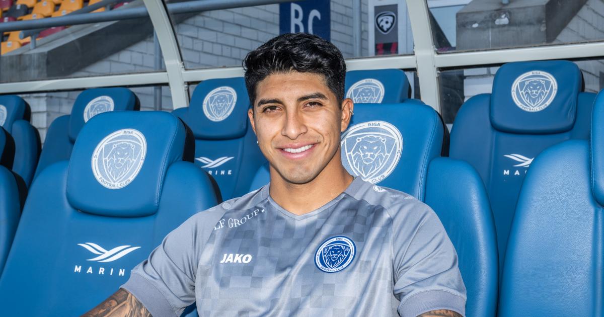 (FOTOS) ¡Click! Luis Iberico ya se luce con su nueva camiseta del Riga FC
