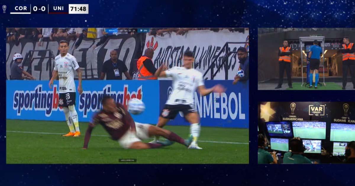 (VIDEO) Valera fue expulsado tras revisión de falta en el VAR
