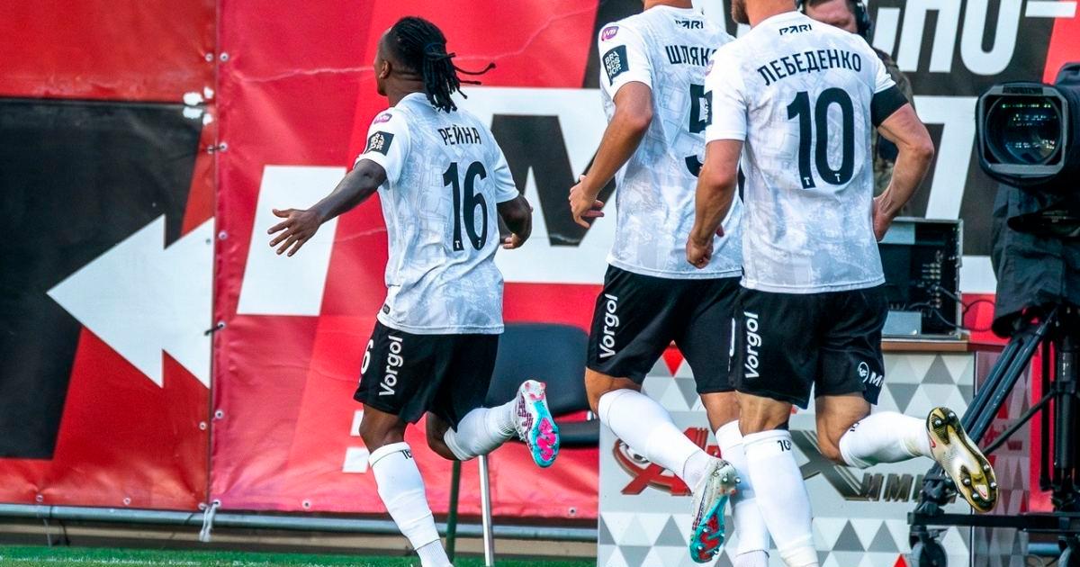 Con gol de Reyna, Torpedo FC venció por 2-1 a Neftekhimik por el ascenso ruso