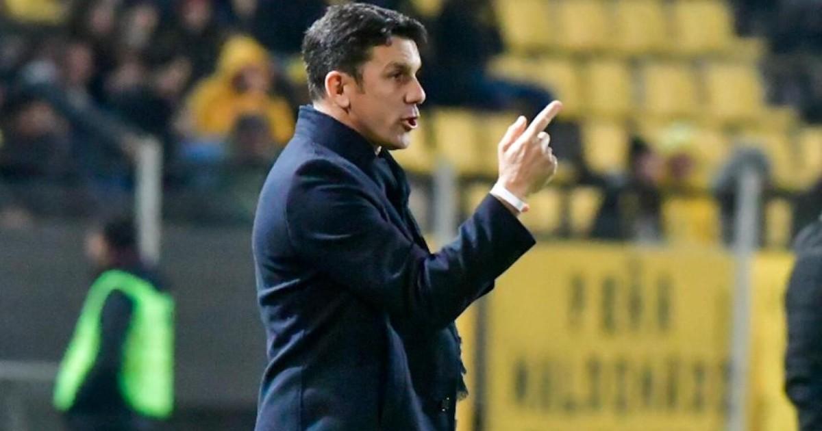 A falta de la firma, Mauricio Larriera sería el nuevo técnico de Alianza