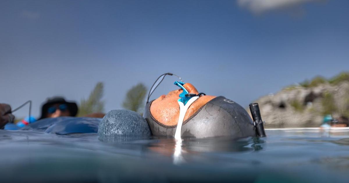 Juan Valdivia logró nuevo récord nacional de buceo en apnea en Bahamas