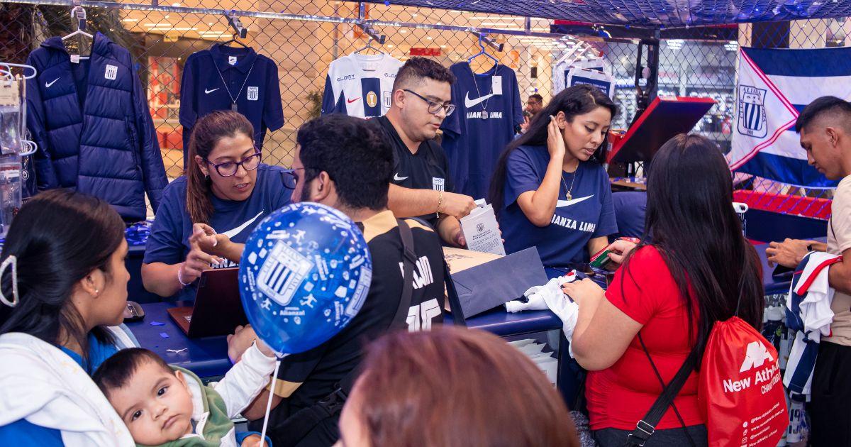 Alianza Lima inauguró nueva Tienda Blanquiazul