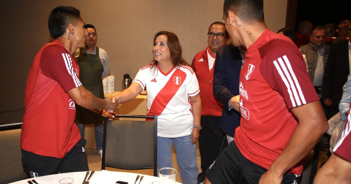 La selección peruana recibió la visita de la presidenta Dina Boluarte