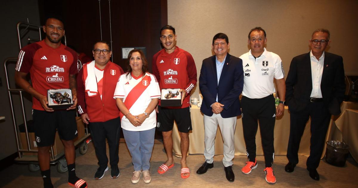 La selección peruana recibió la visita de la presidenta Dina Boluarte 