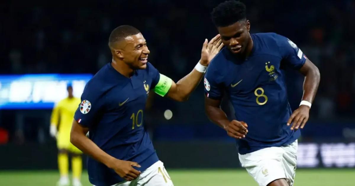 Francia venció por 2-0 a Irlanda por las clasificatorias de la Eurocopa
