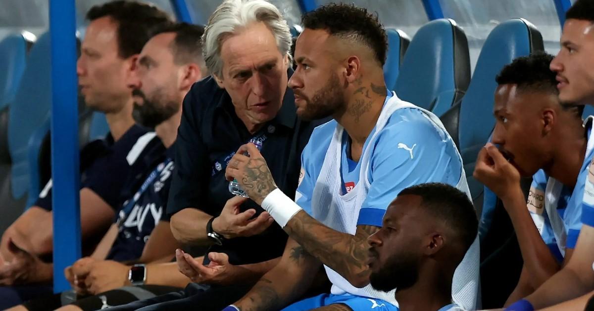 Neymar negó haber pedido la salida del técnico Jorge Jesús
