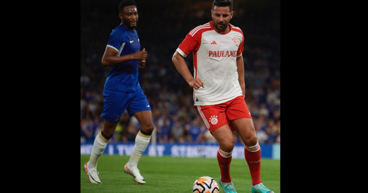  Pizarro jugó ante las 'Leyendas' del Chelsea