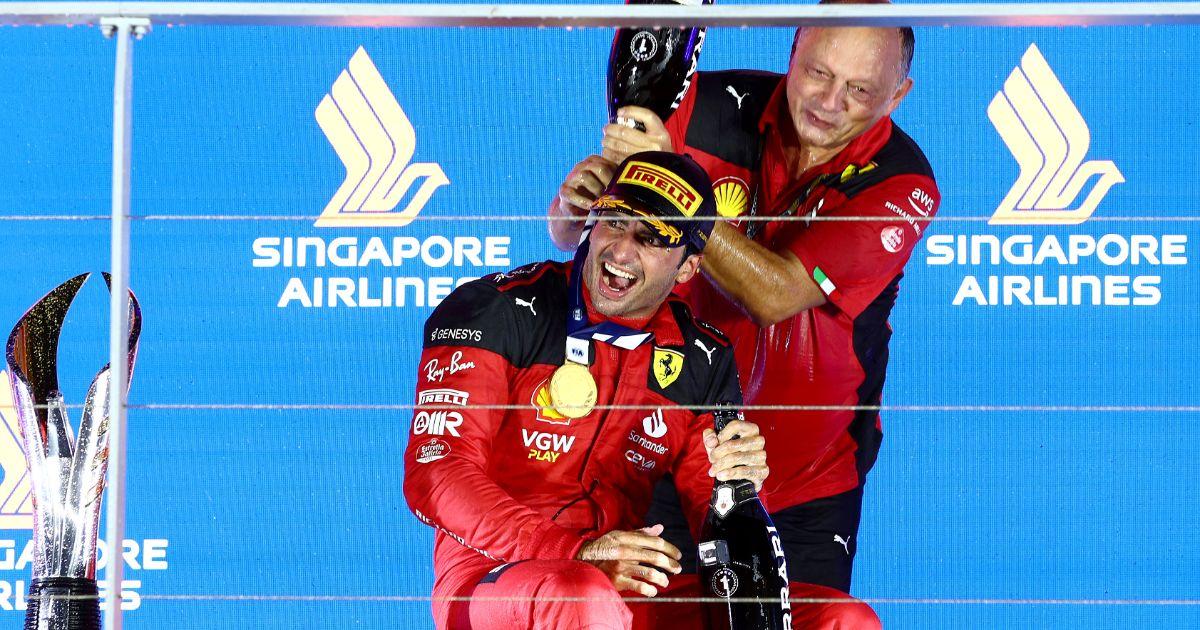 Español Sainz ganó el Gran Premio de Singapur