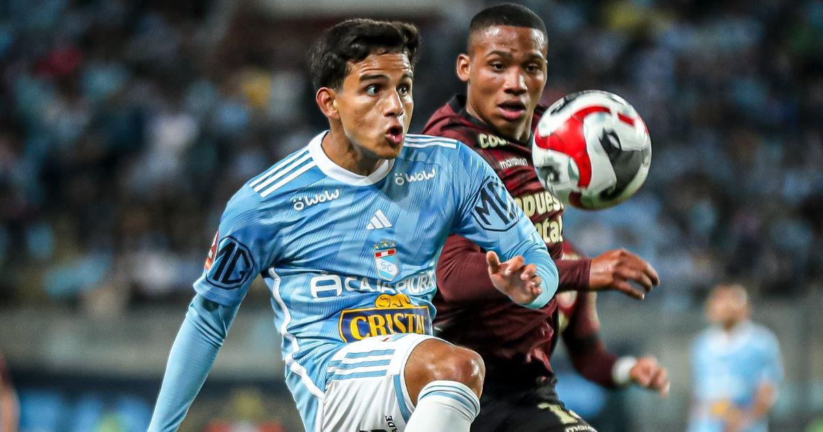 (FOTOS) Cristal y Universitario empataron sin goles en el estadio Nacional