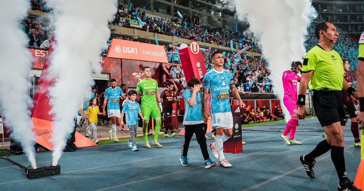 (FOTOS) Cristal y Universitario empataron sin goles en el estadio Nacional