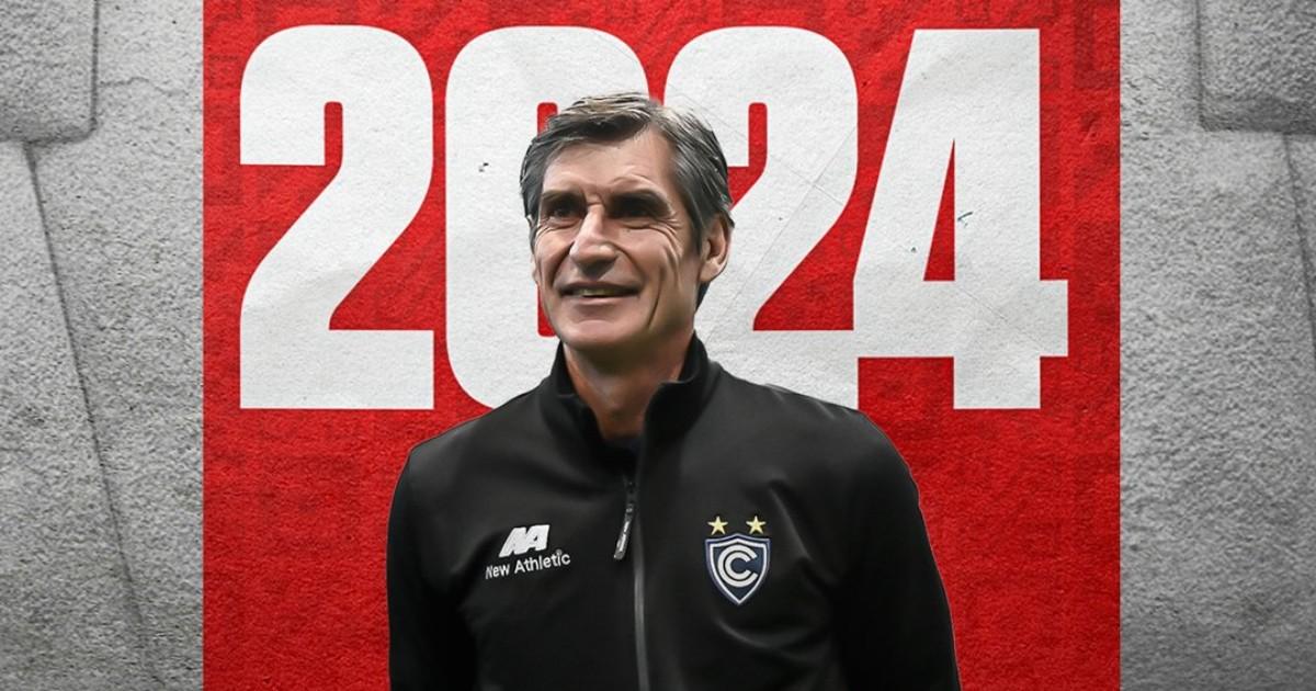 Cienciano anunció la renovación del técnico Oscar Ibáñez