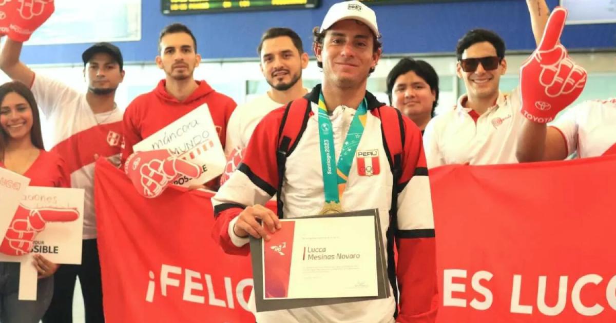 Lucca Mesinas recibió un reconocimiento a su regreso de los Juegos Panamericanos 2023
