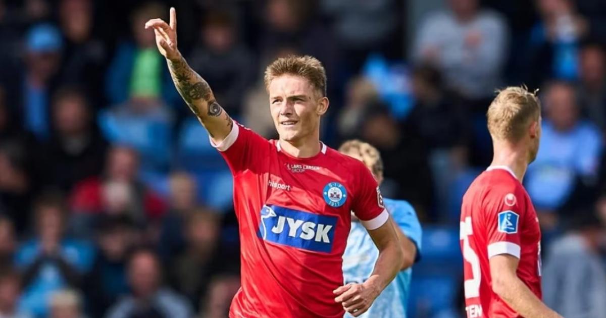 Con Sonne los 90 minutos, Silkeborg venció por 2-1 a Hvidovre y es líder en Dinamarca