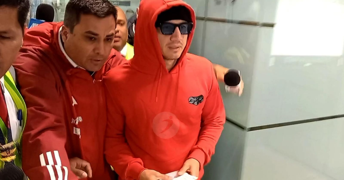 (VIDEO) Lapadula tuvo partida accidentada rumbo a Italia