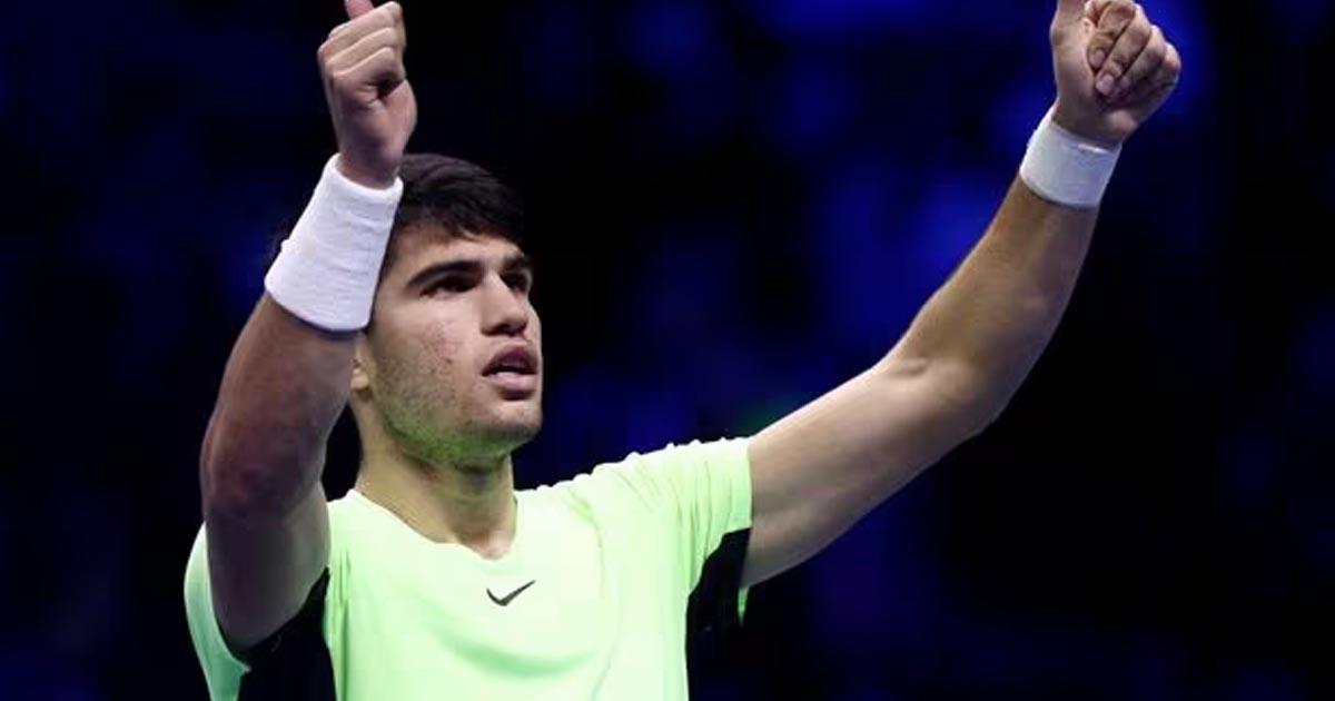 Alcaraz ganó y sigue con vida en el ATP Finals