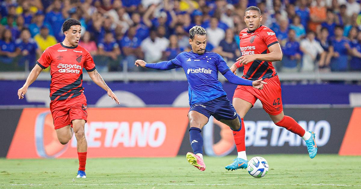 Cruzeiro rescató un empate ante Paranaense y se aleja de zona de descenso