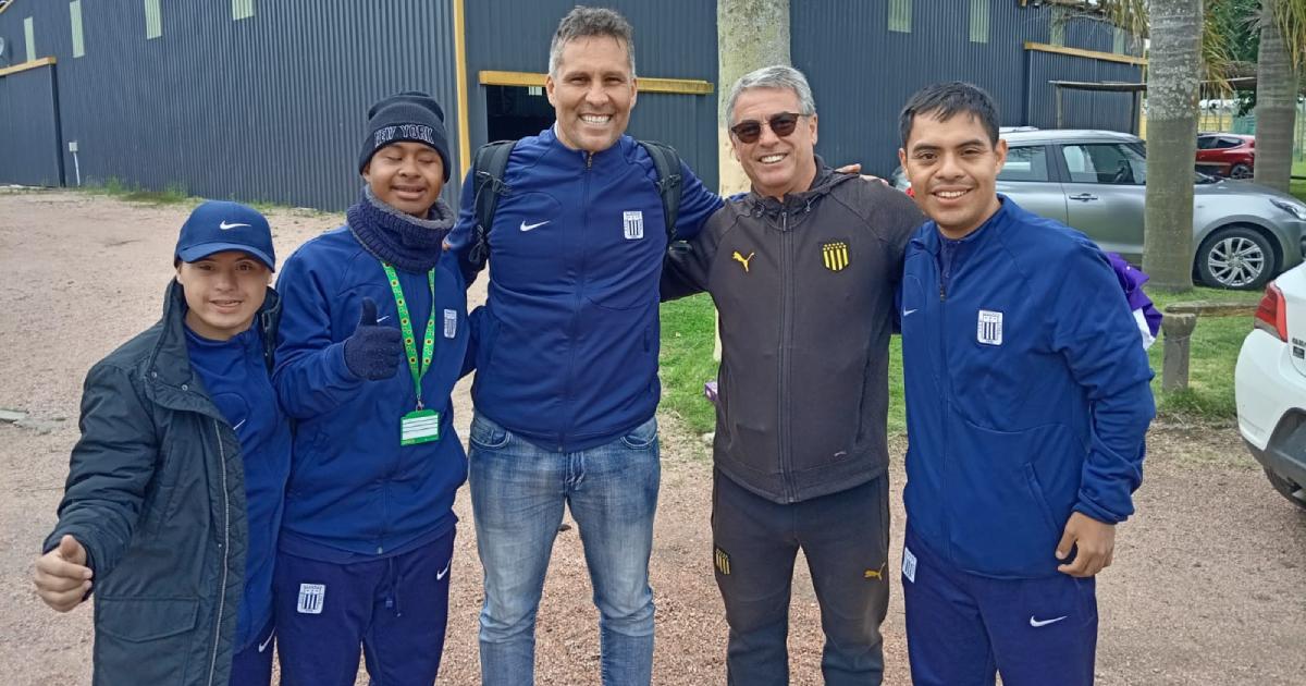 (FOTOS) Bengoechea le dio la bienvenida al equipo de futsal down de Alianza