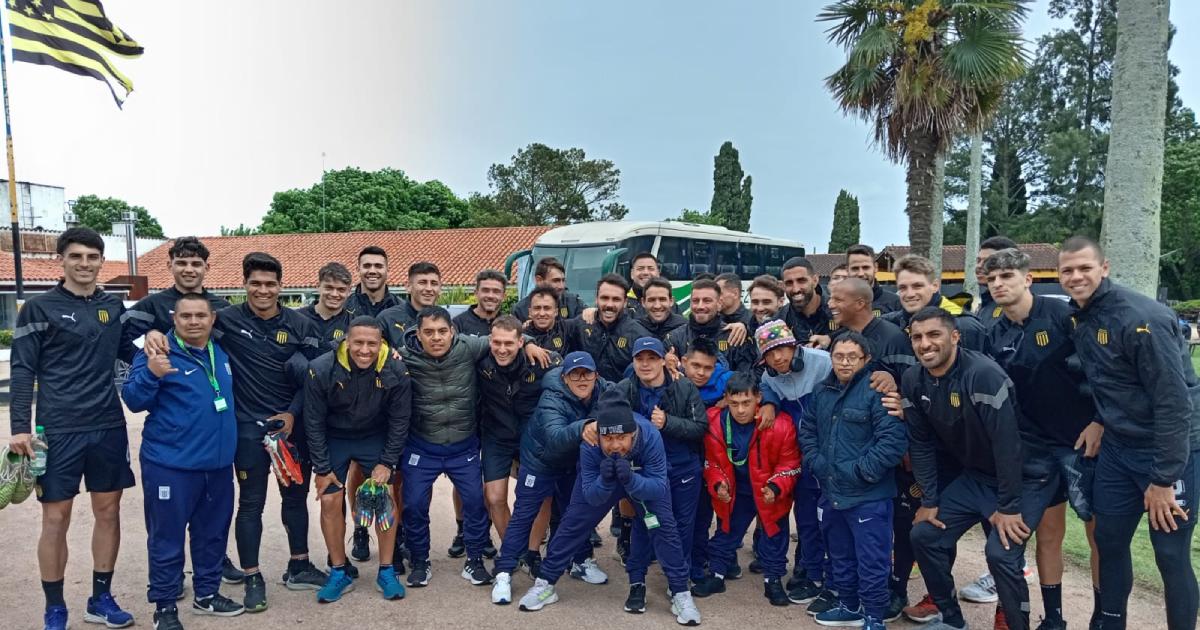(FOTOS) Bengoechea le dio la bienvenida al equipo de futsal down de Alianza