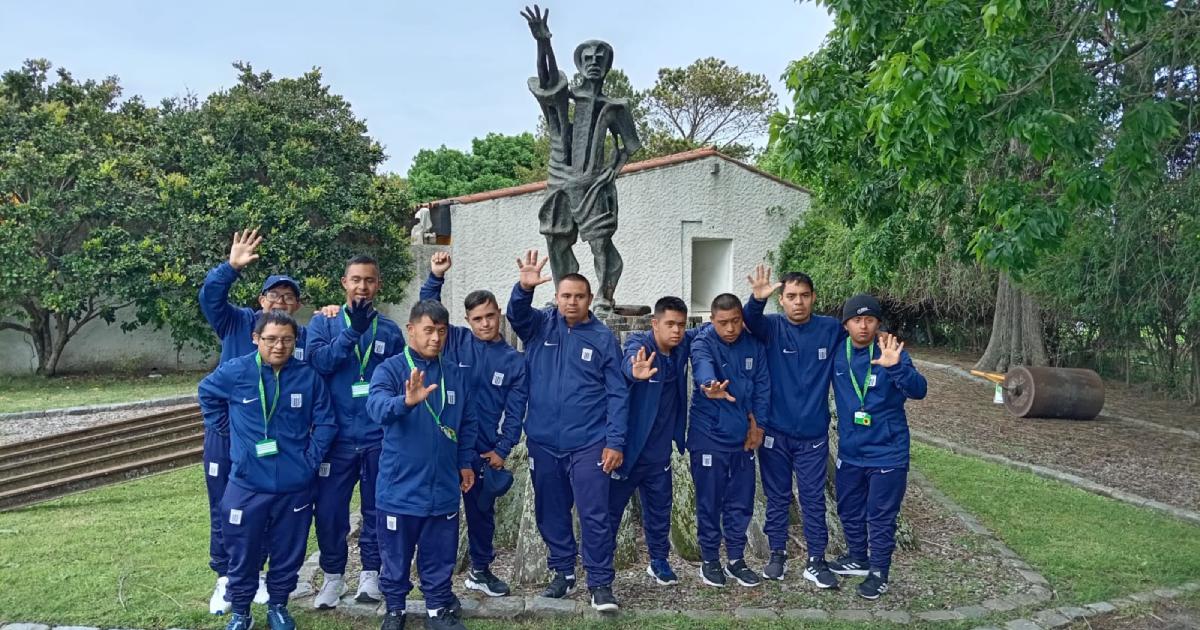 (FOTOS) Bengoechea le dio la bienvenida al equipo de futsal down de Alianza