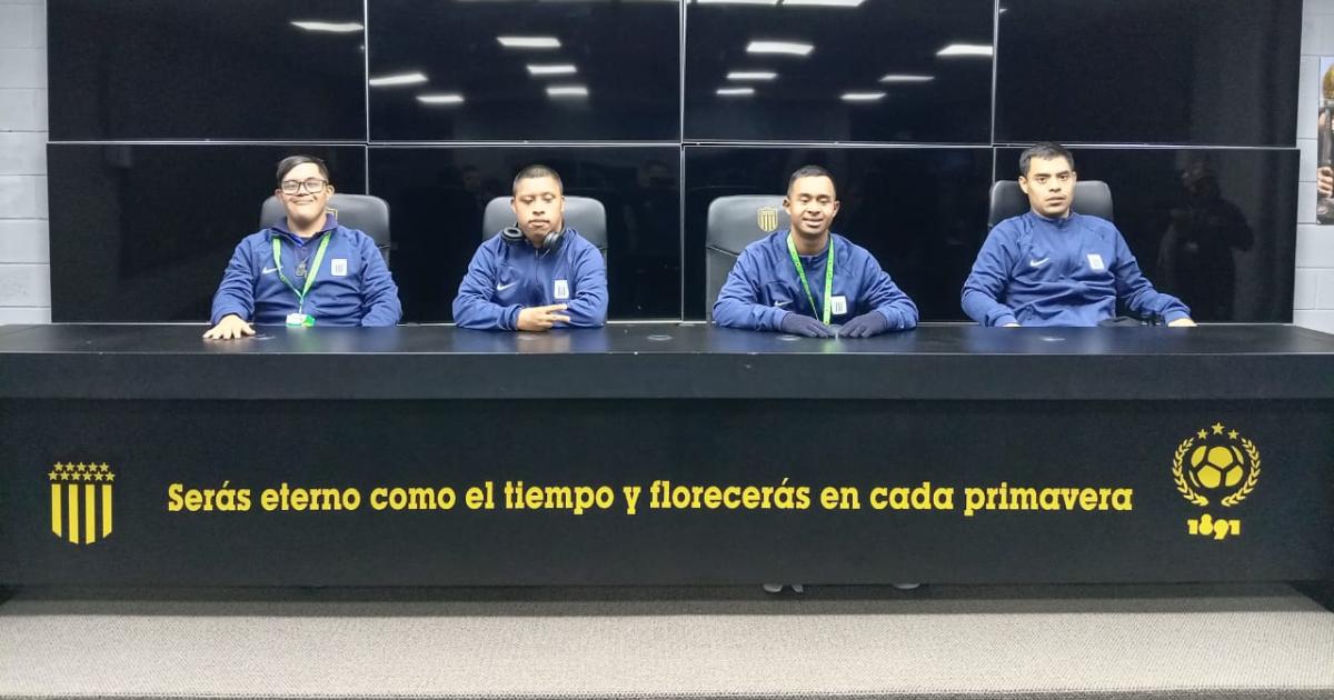 (FOTOS) Bengoechea le dio la bienvenida al equipo de futsal down de Alianza