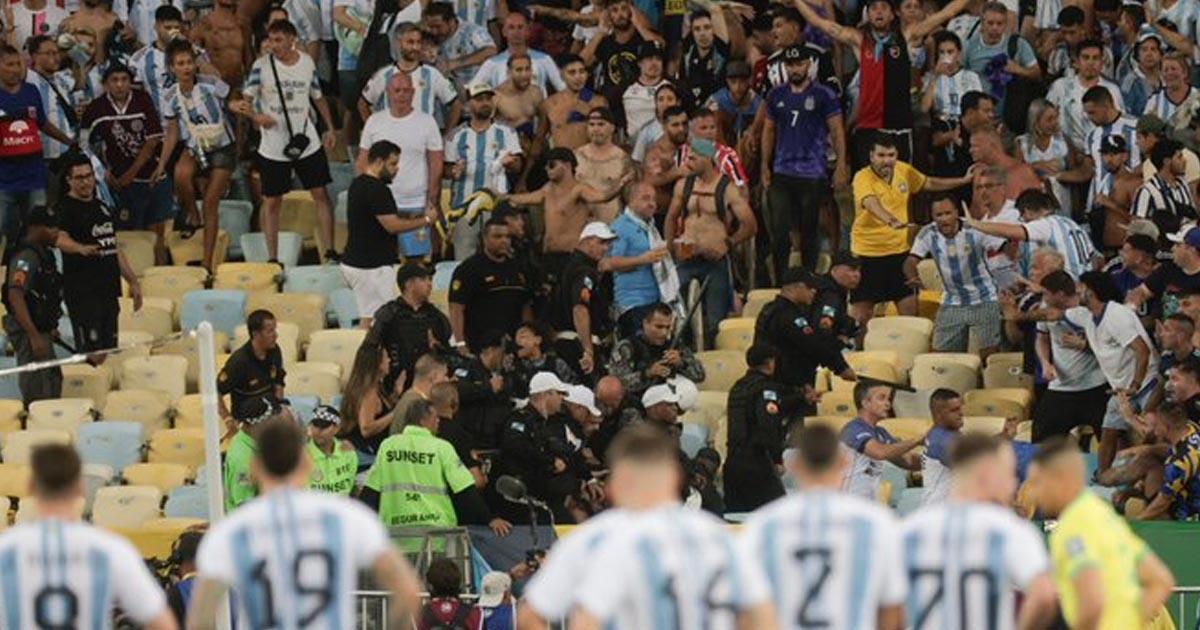 (VIDEO) Lamentable: Clásico entre Brasil y Argentina se demoró por pelea en las tribunas