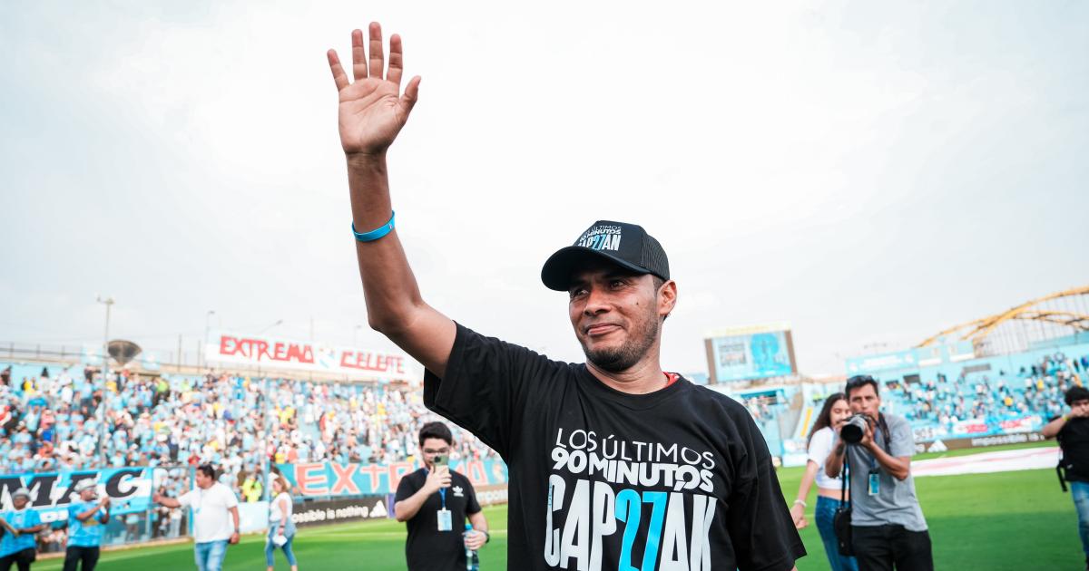 (VIDEO | FOTOS) Merecido homenaje: Carlos Lobatón se despidió del fútbol profesional en el Alberto Gallardo