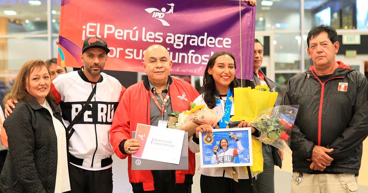 Daniela Campos regresó al Perú tras ganar medalla de oro en Santiago 2023