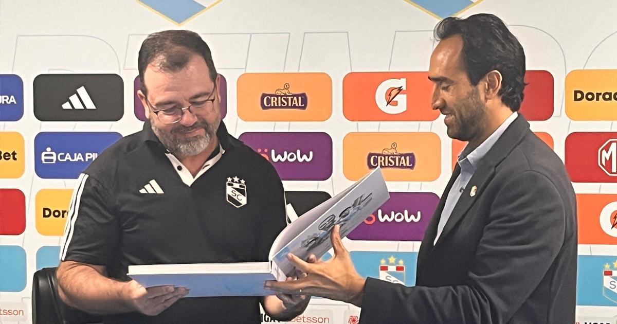 Moreira: "Sé de la responsabilidad que es estar al frente de Sporting Cristal"