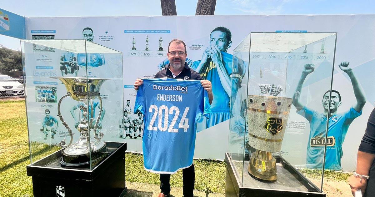 Moreira: "Sé de la responsabilidad que es estar al frente de Sporting Cristal"