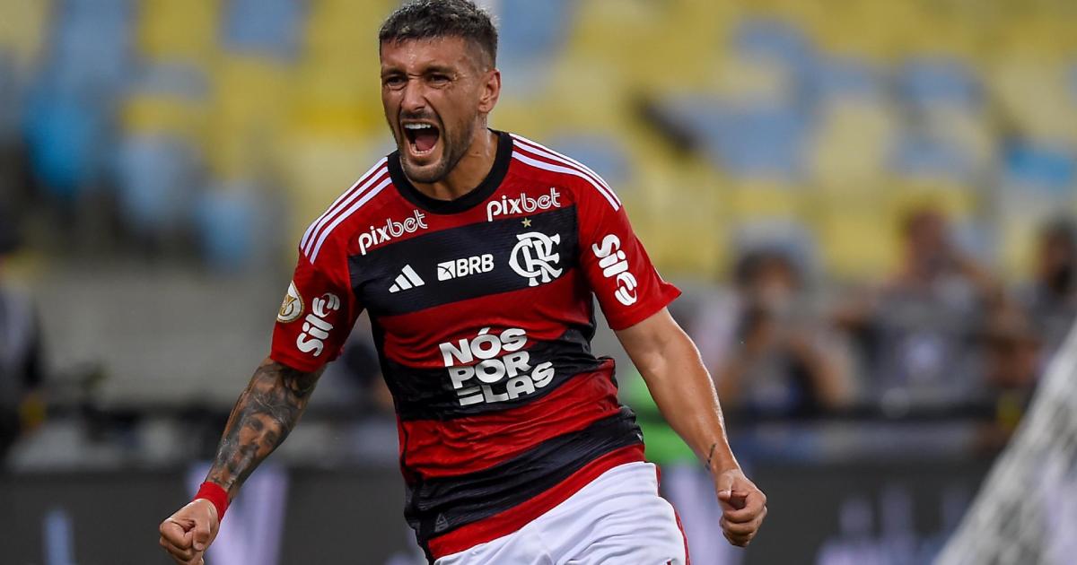 (VIDEO) Flamengo goleó al Palmeiras y puso emoción al Brasileirao