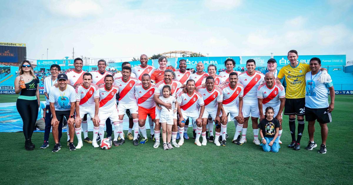 (VIDEO | FOTOS) Merecido homenaje: Carlos Lobatón se despidió del fútbol profesional en el Alberto Gallardo
